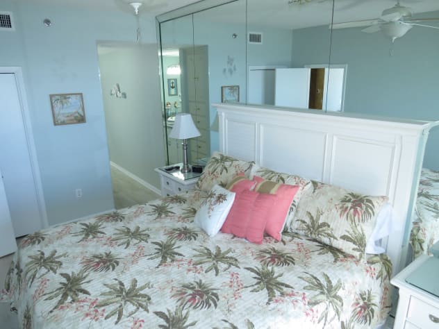 MASTER BEDROOM KING BED