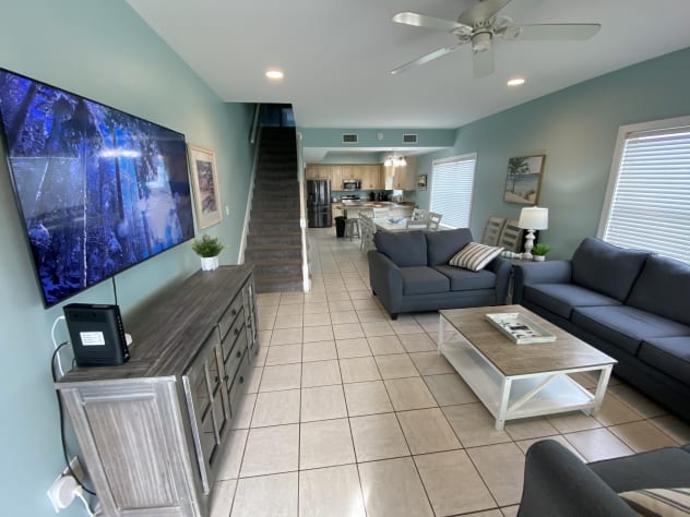 Living Room (1st floor ocean view)