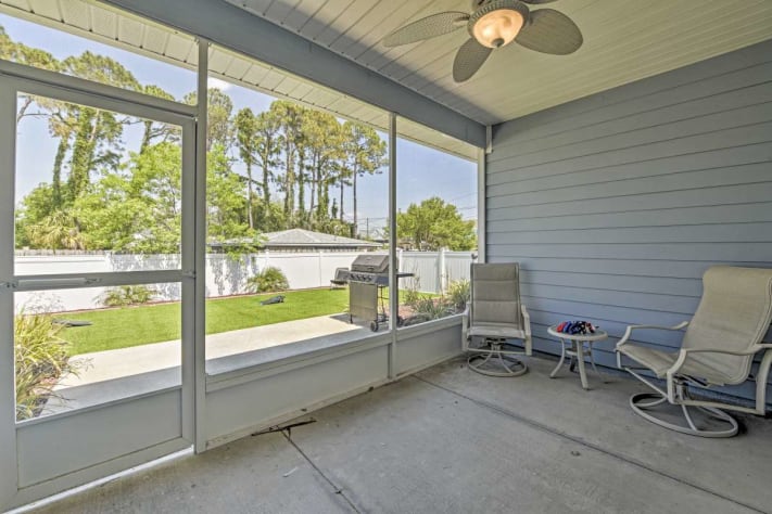 The screened lanai allows for enjoying the ocean breeze while in the shade