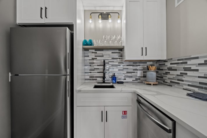 Samsung appliances, full kitchen