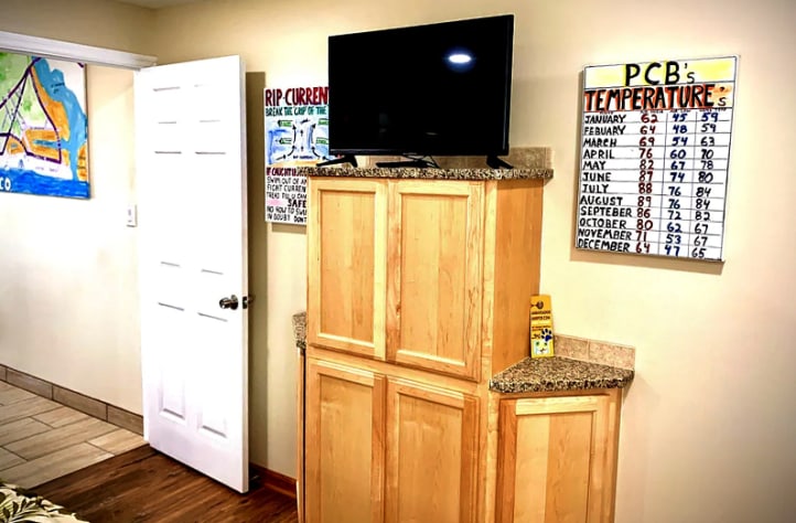 Tower hang Clothes Watch little Tv