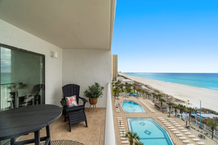 Large balcony with amazing view of the ocean