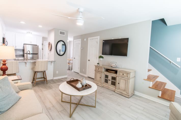 Sand Dollar #13  - LR /Bar , Kitchen, Half Bath, Couch &amp; SmartTV