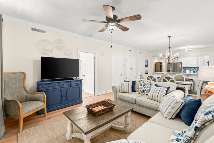 Seating for 6 In the Living Room