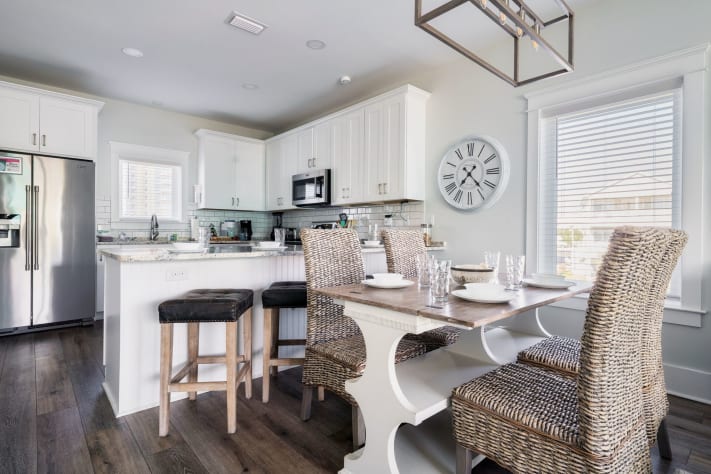Take a seat at the kitchen bar or the dining table!