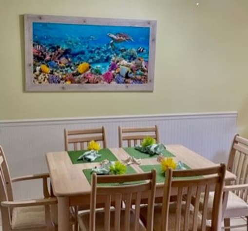 Colorful aquarium picture to gaze at during meal times dining table seats 6