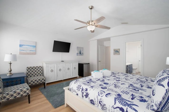 Plenty of space to unwind in the Master bedroom. 