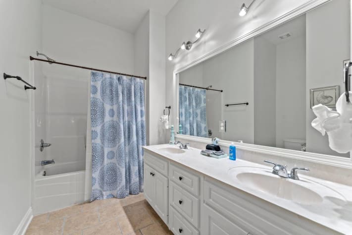 Second Floor Suite A - Bathroom