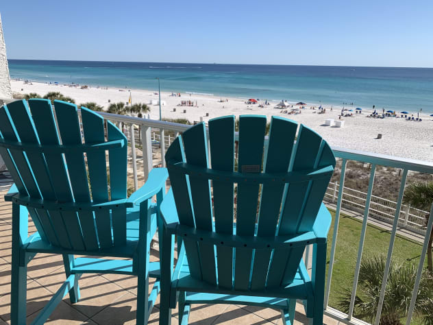 Brand New Polywood Hi Top Chairs &amp; Table with a view !! 