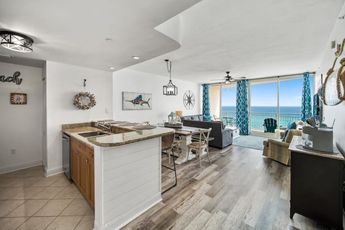 Full Kitchen w/ all new appliances in 2022, 4 bar stools &amp; full dining table.