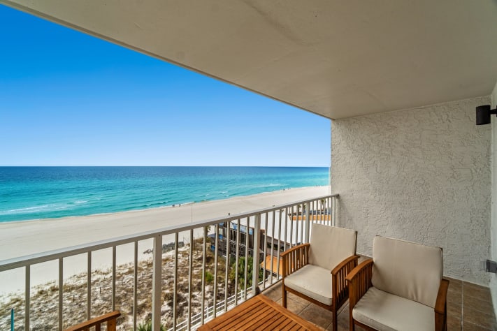 Large balcony with amazing view of the ocean