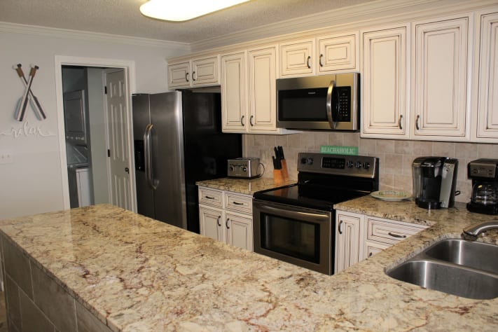 Kitchen with plenty of appliances. Regular coffee pot and Keurig!!