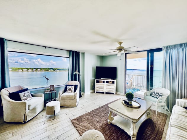 Beautiful views - Huge Picture Window 