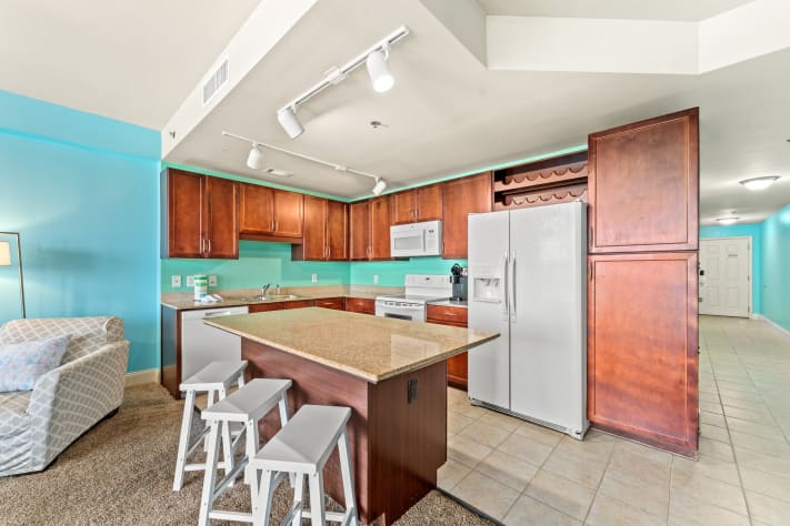 Kitchen and Breakfast Bar Dining Area
