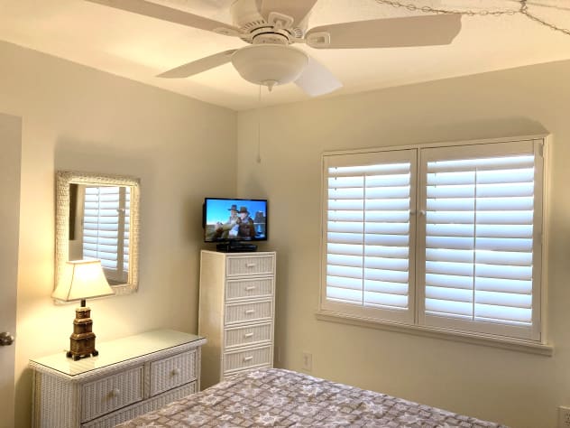 Ceiling fan and cable Tv