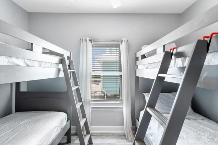 Bedroom with 2 loft beds