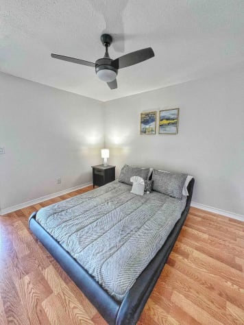2nd bedroom with queen bed 