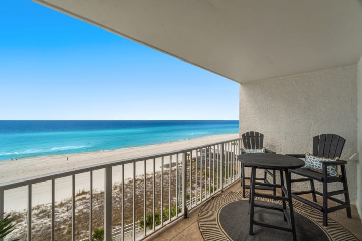 Large balcony with amazing view of the ocean