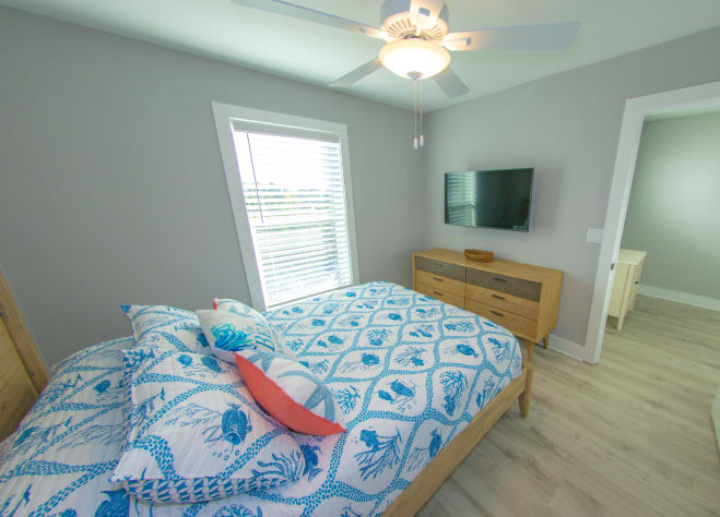 Second floor front room- Queen bed