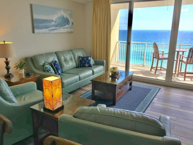 Living Room - Direct View of the Ocean 