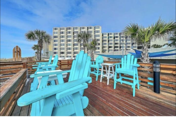 Overview of deck chairs,