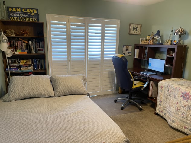 Guest bedroom.