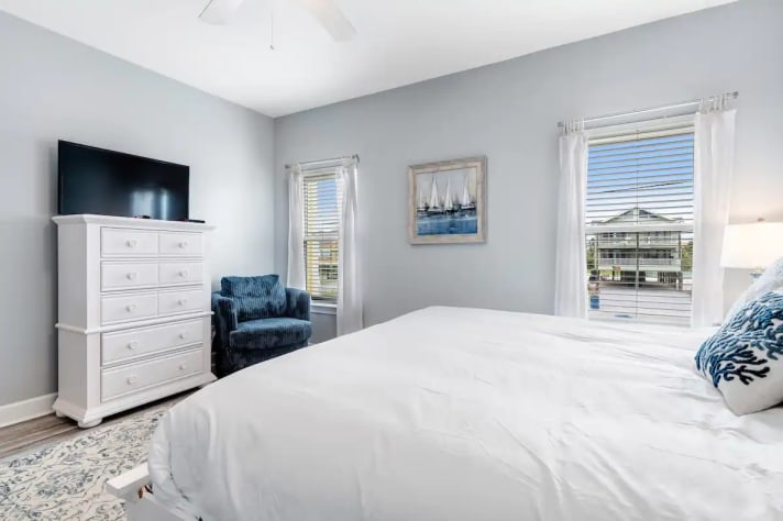 Bedroom with TV and cabinets
