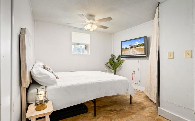 Downstairs Guest Room w/ Queen Bed