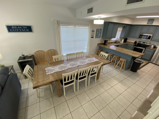Dining Room (1st floor ocean view)
