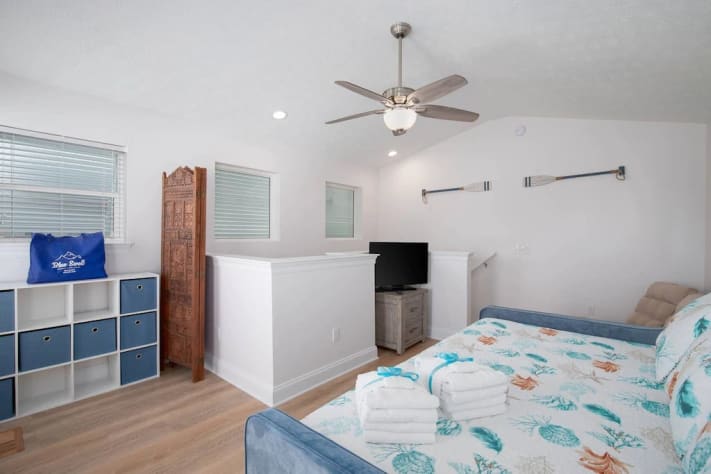 Main level queen bed with access to full bath. 