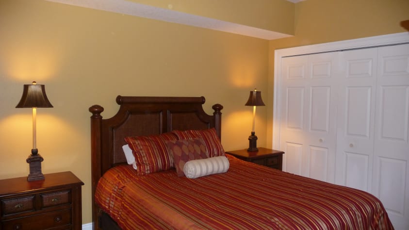 Guest Room with Queen Bed