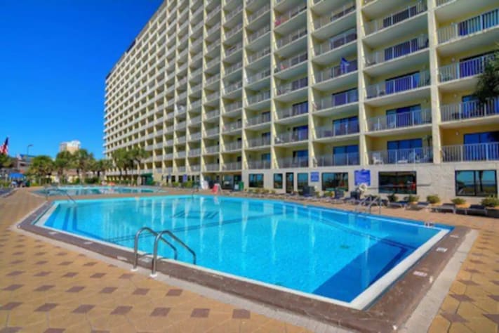 Heated swimming pool 