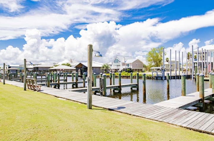 22 first come first serve boat slips