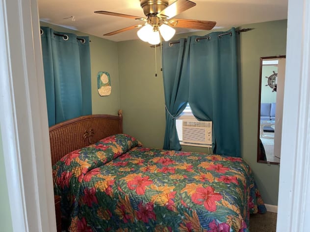 Full bedroom