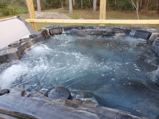7 person hot tub