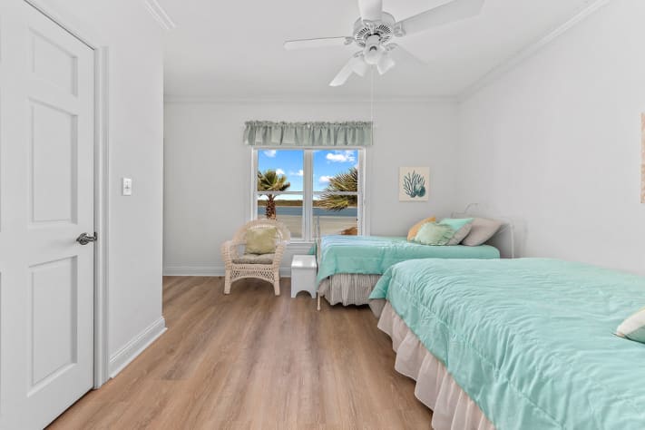 3rd floor bedroom with a Full and a twin, Jack and jill bathroom