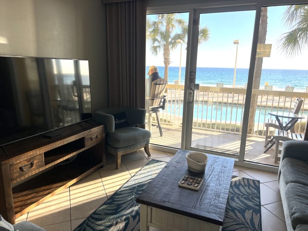 SO MUCH TO WATCH! BIG SMART TV - OR THE CRYSTAL BLUE OCEAN!
