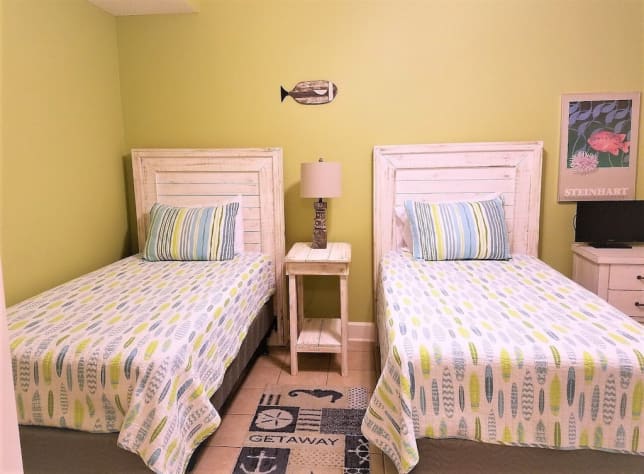 Guest Bedroom with Twin Beds
