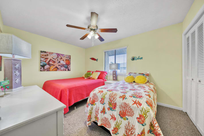 Guest bedroom Queen bed and a twin bed