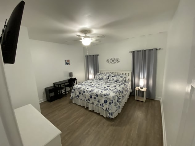 King bedroom (1st floor street side)