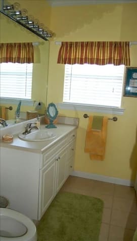 Master bath with option to make public or private