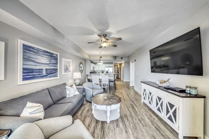 Living Room &amp; Kitchen