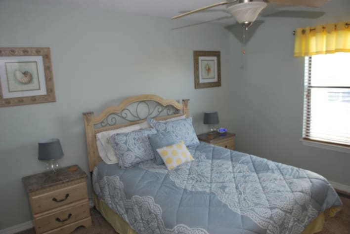 Master Bedroom with Queen Bed