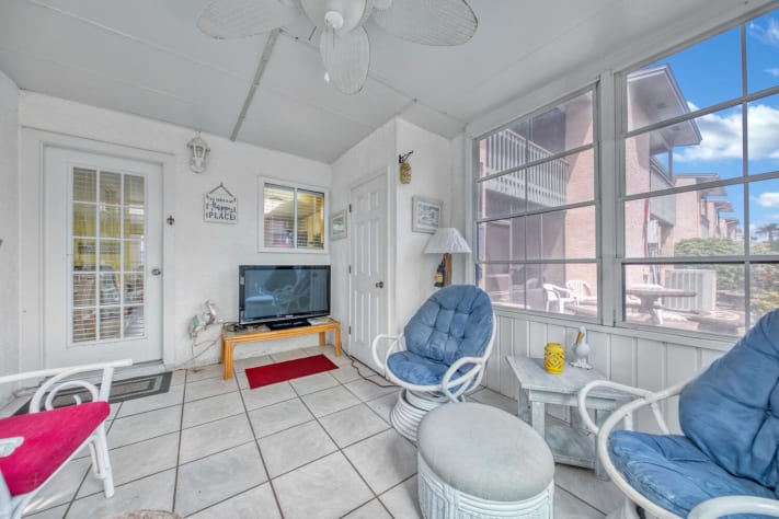 The sunroom to enjoy while grilling, watching TV and relaxing