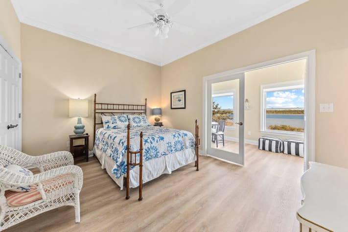 2nd floor Master queen suite