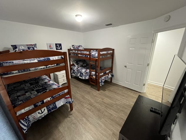 Bunk room (2nd floor, middle room)