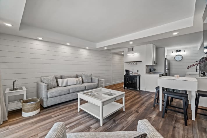 Spacious living room, entertainment center, amazing view!