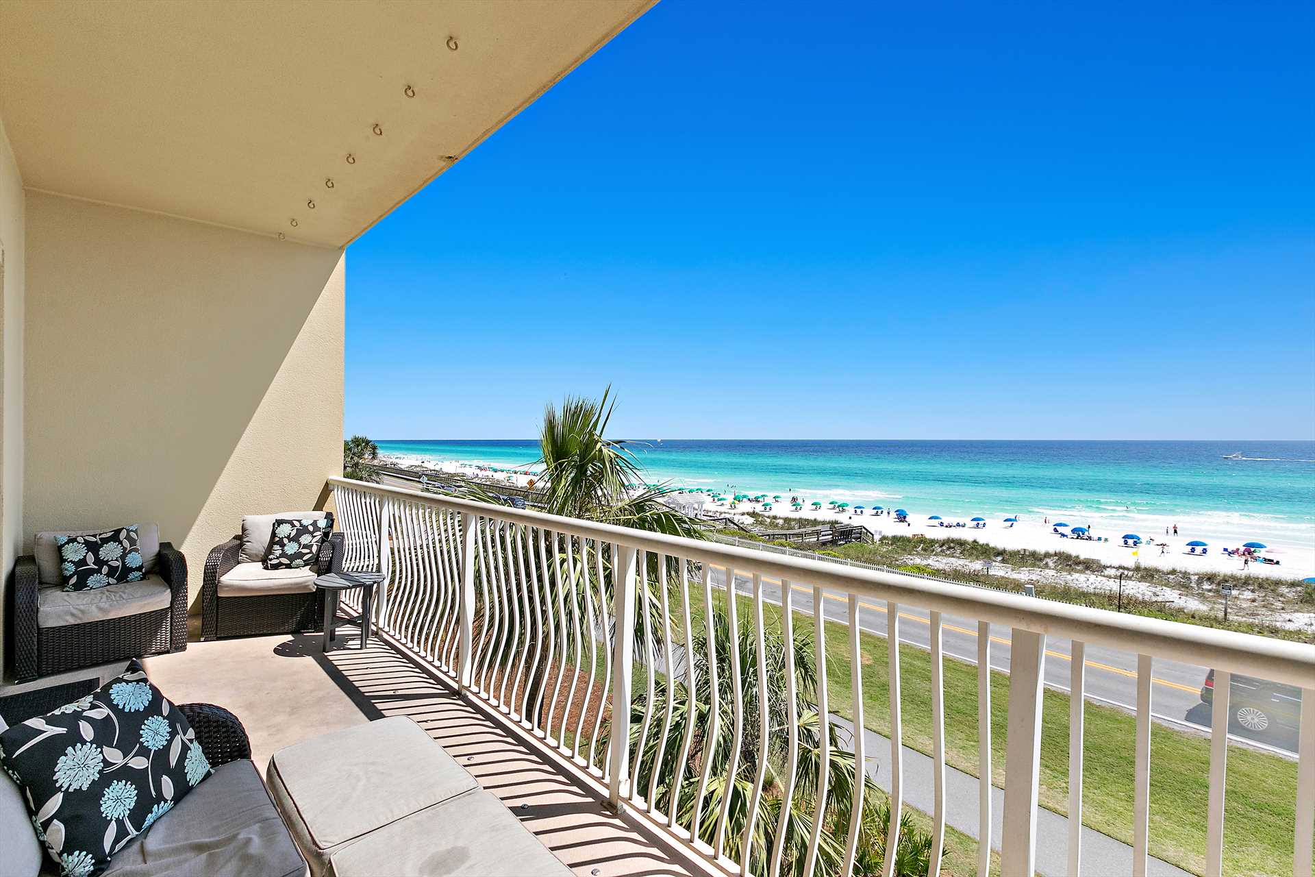 Beach Retreat 306 3/2 Gulf Front beautiful pet friendly • Condo rental