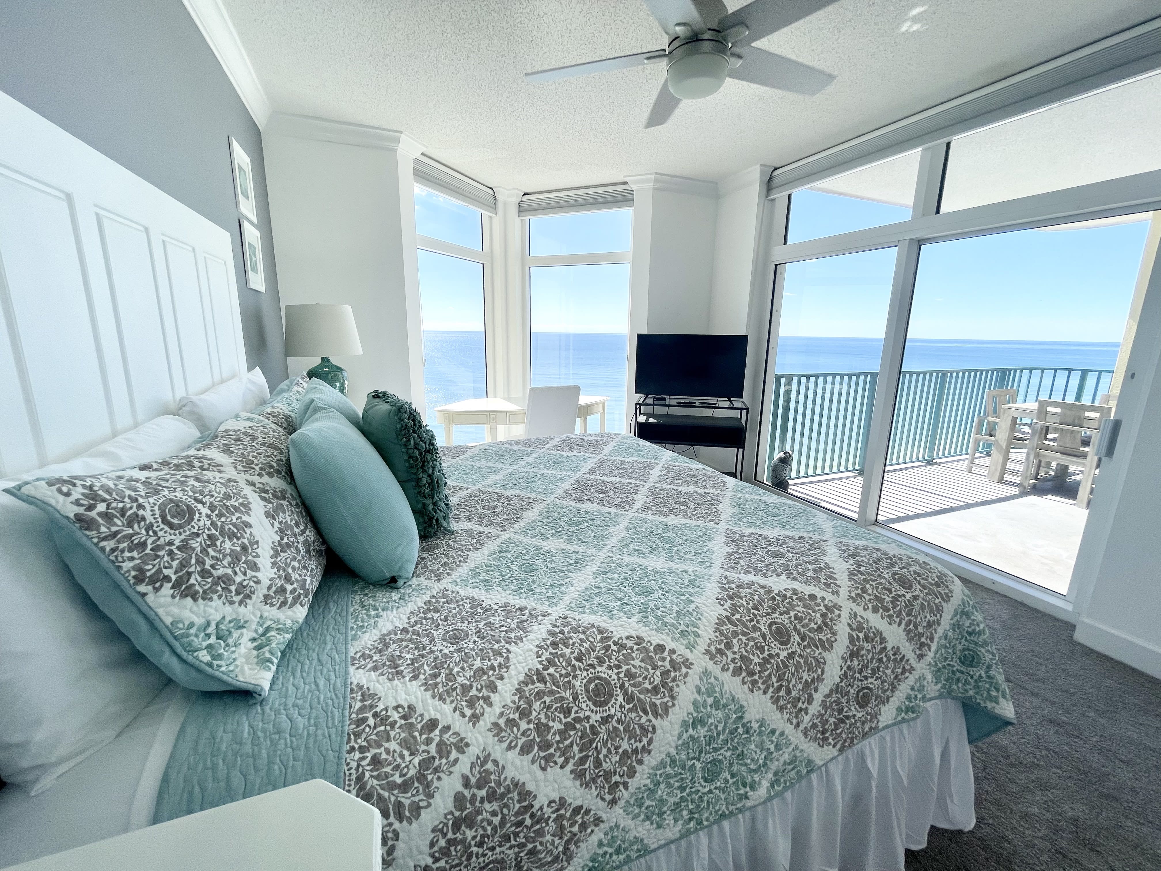 Jade East 1640 Beautiful and Gulf Front! • Condo rental near Destin,