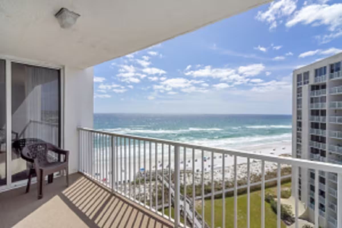PRICE DROP 2 BR Gulf FRONT FREE BeachChairs • House rental near